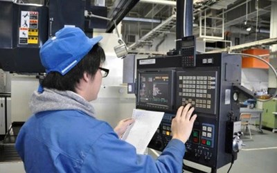 TUYỂN 04 CÔNG NHÂN VẬN HÀNH MÁY CNC